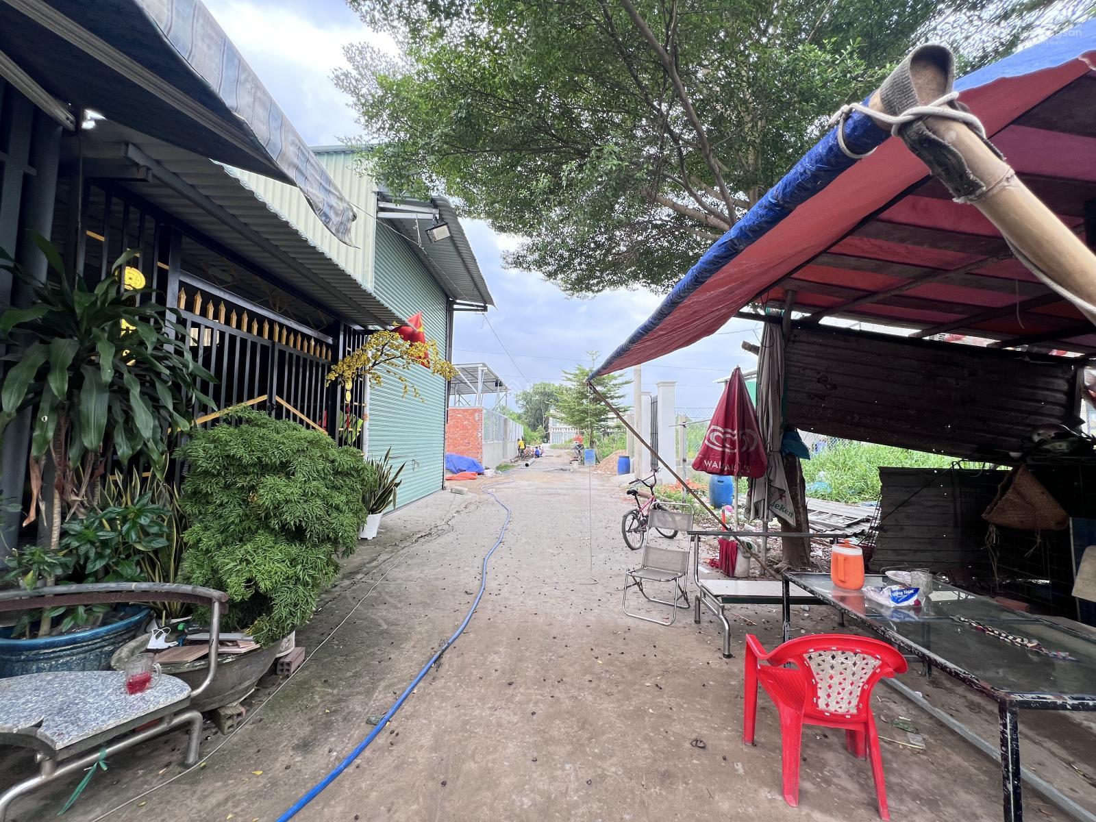 ĐẤT ĐỐI DIỆN ECITY TÂN ĐỨC 150M2